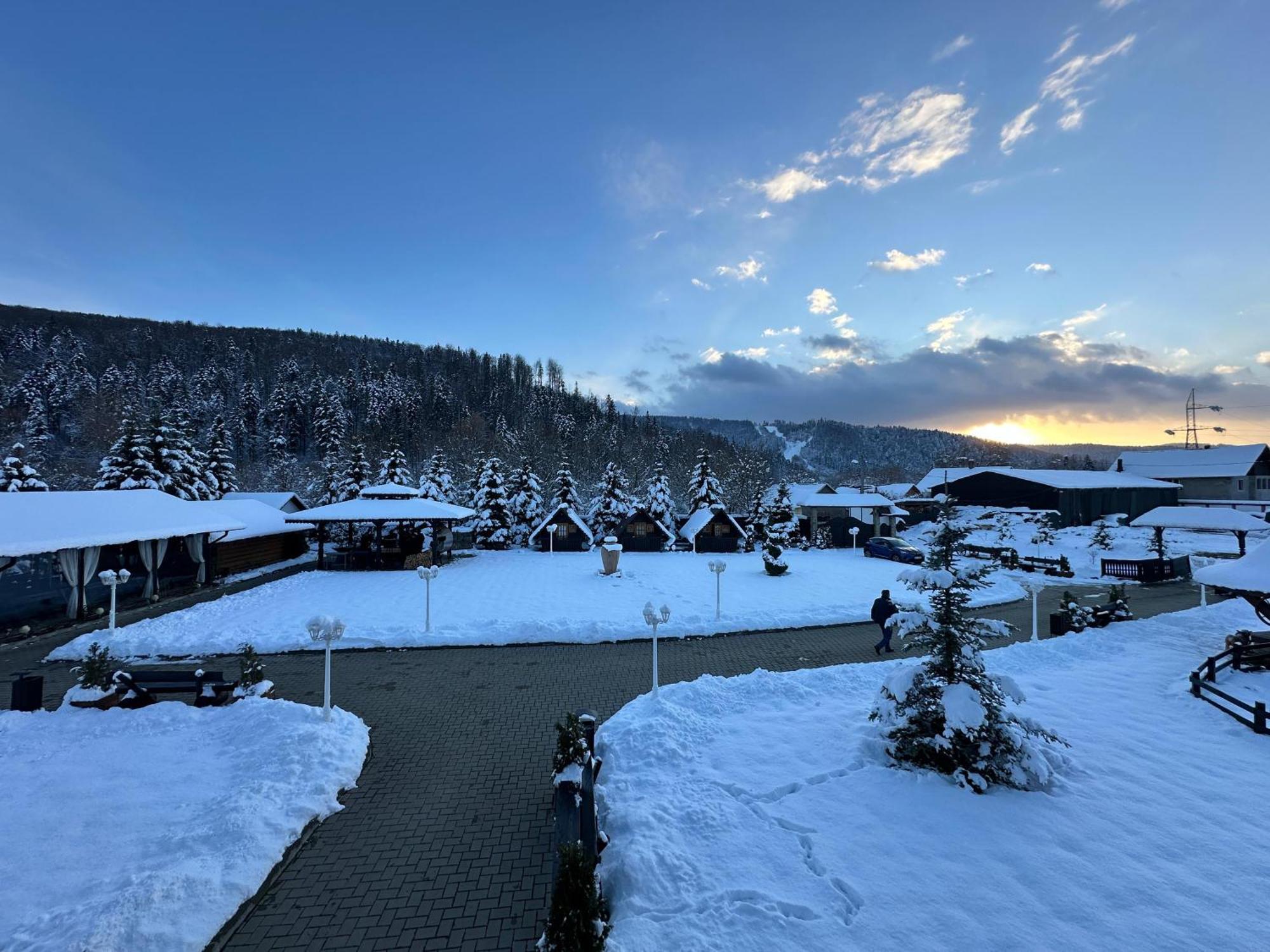 Niro Residence Gura Humorului Exteriör bild